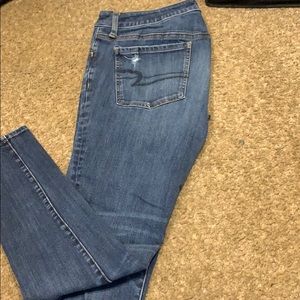 AMERICAN EAGLE distressed jeans